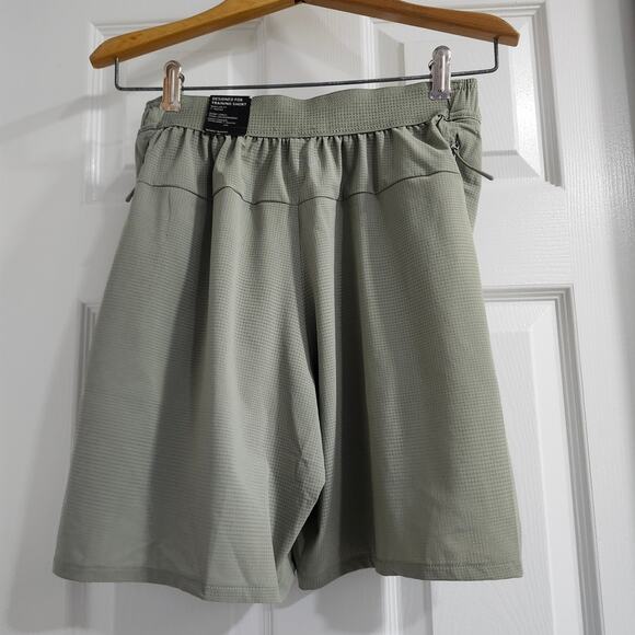 ❤️NWT❤️ Adidas Men's Silver Shorts - Picture 3 of 14